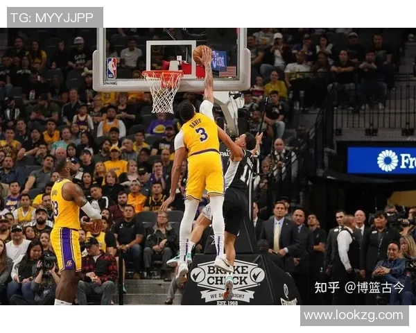 戴维斯称赞球队阵容深度与防守能力强调身高臂长优势 戴维斯称赞球队阵容深度与防守能力强调身高臂长优势