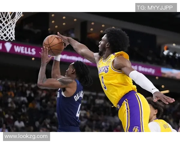 NBA季前赛-里夫斯21分布朗尼7分 湖人轻取勇士