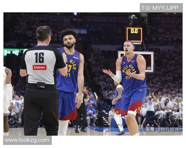 约基奇白橙CQT新鞋亮相,四连三双引领掘金大捷 约基奇白橙CQT新鞋亮相,四连三双引领掘金大捷