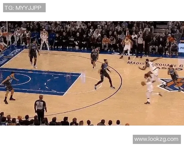 马克西神射！弧顶外两步干拔三分命中