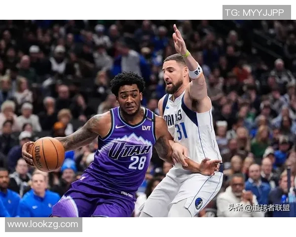 这可了不得！克莱半场各种巅峰三分投法 三分9中6怒轰23分！